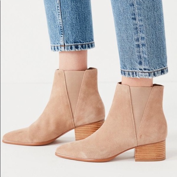 UO Chelsea Booties - Picture 1 of 12